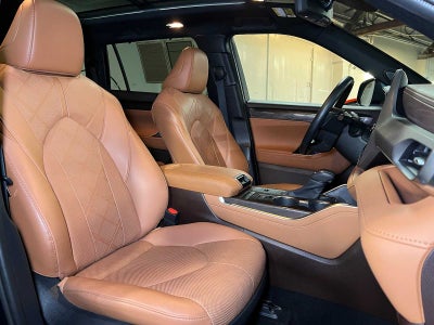 2020 Toyota Highlander Hybrid Platinum