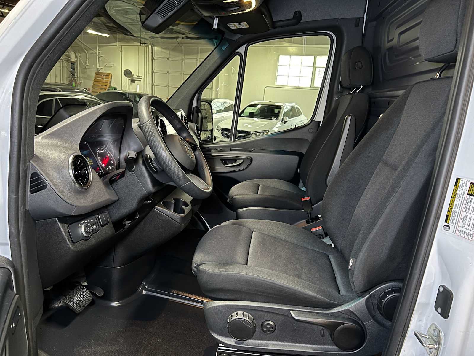 2025 Mercedes-Benz Sprinter 2500 Standard Roof I4 Diesel 144" RWD