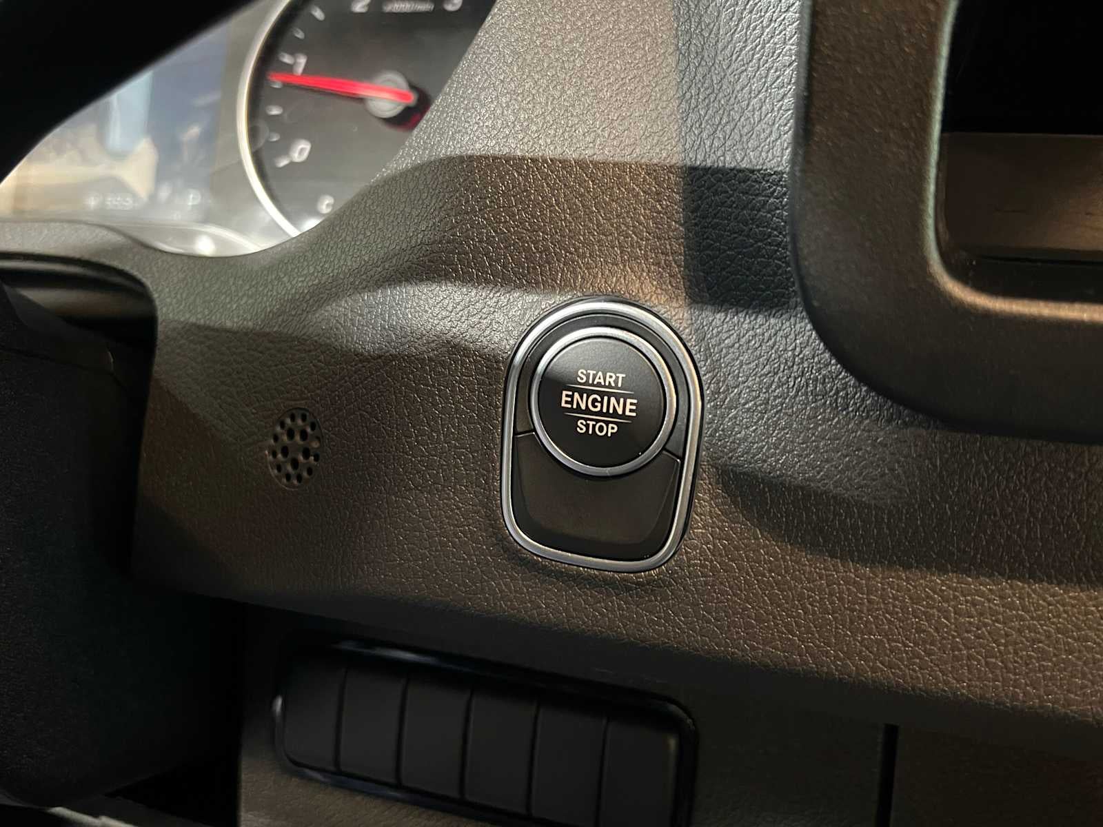 2025 Mercedes-Benz Sprinter 2500 Standard Roof I4 Diesel HO 144" RWD