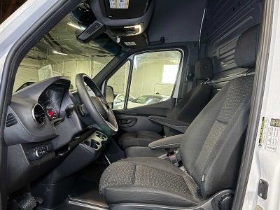 2025 Mercedes-Benz Sprinter 2500 Standard Roof I4 Diesel HO 144" RWD