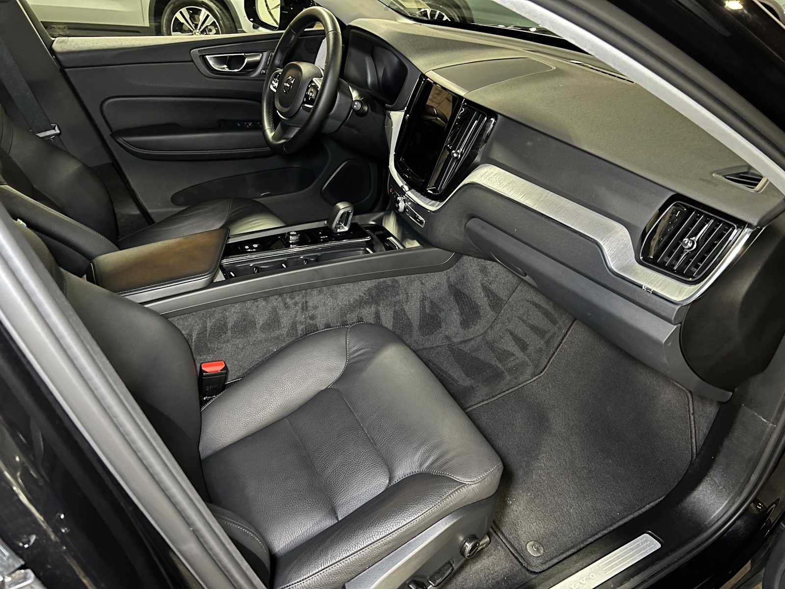 2025 Volvo XC60 Plus