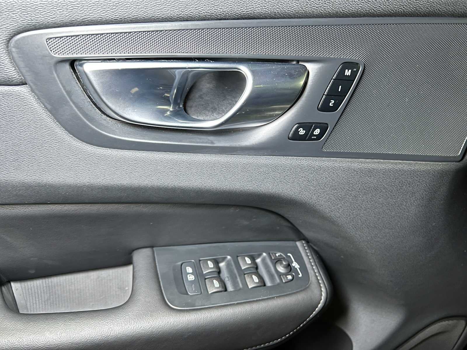 2025 Volvo XC60 Plus