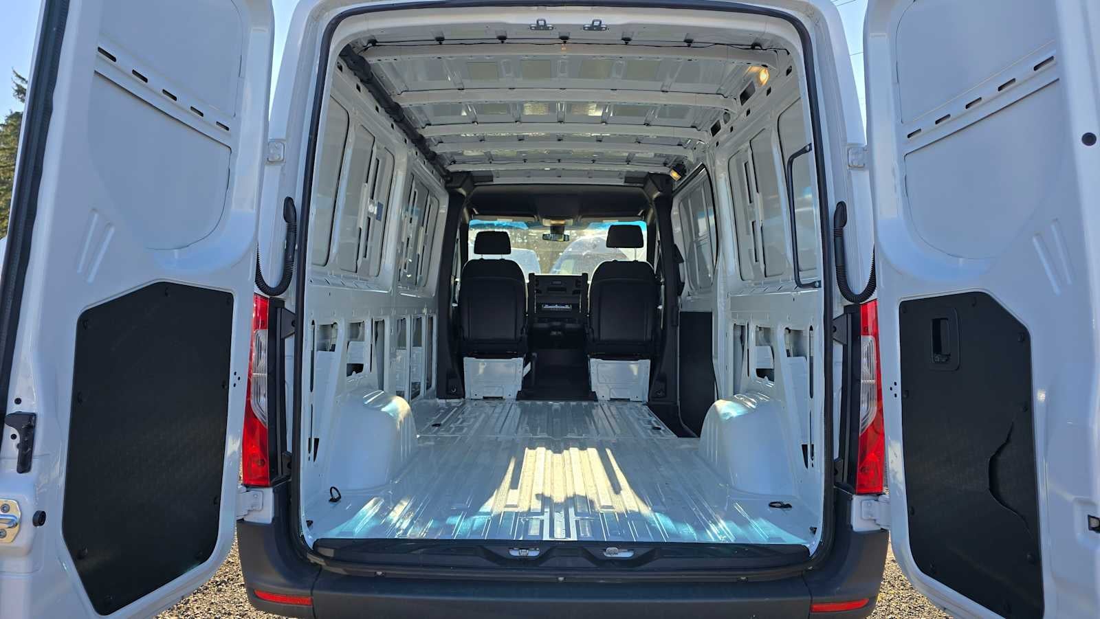 2025 Mercedes-Benz Sprinter 2500 Standard Roof I4 Diesel 144" RWD
