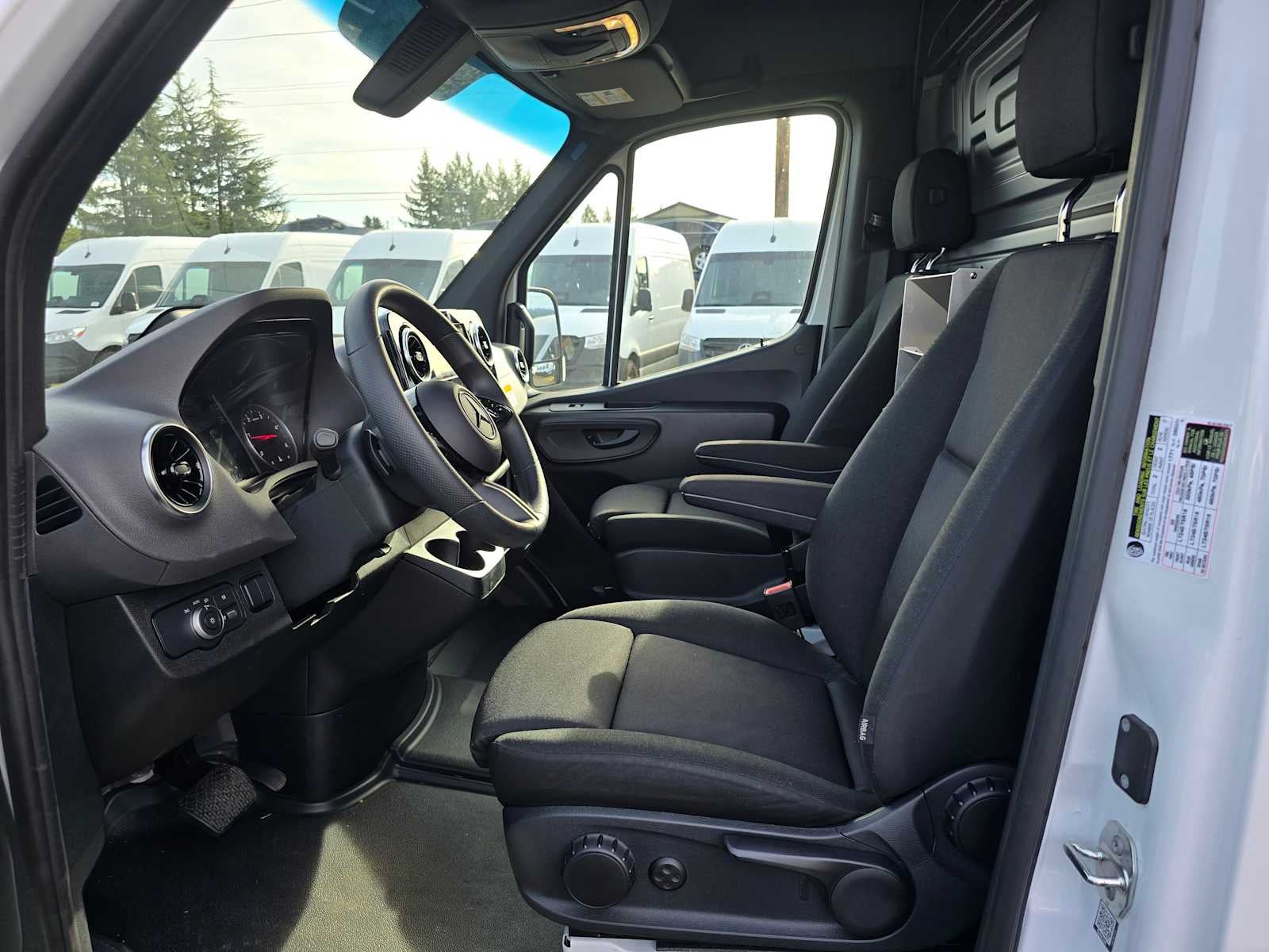 2025 Mercedes-Benz Sprinter 2500 Standard Roof I4 Diesel 144" RWD