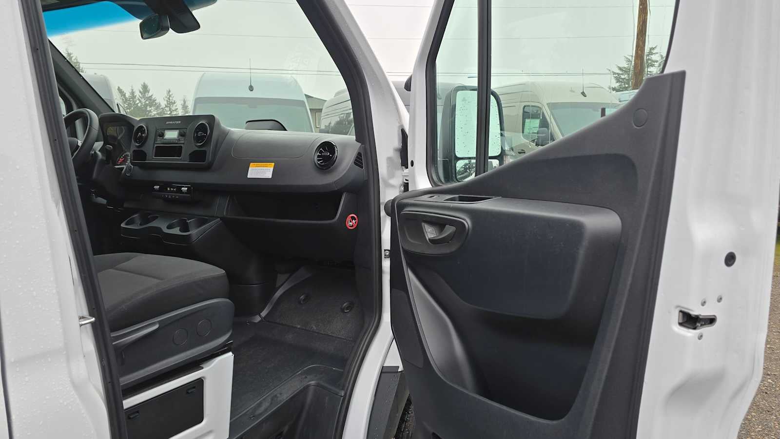 2025 Mercedes-Benz Sprinter 2500 Standard Roof I4 Diesel 144" RWD