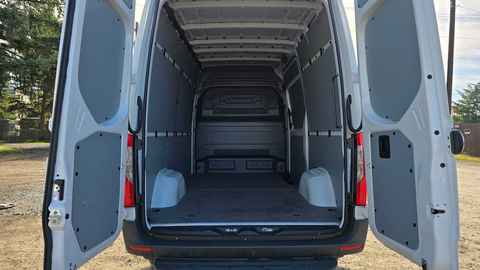 2025 Mercedes-Benz Sprinter 2500 Standard Roof I4 Diesel 144" RWD