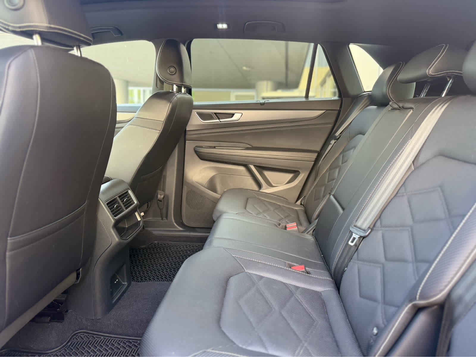 2024 Volkswagen Atlas Cross Sport 2.0T SE w/Technology