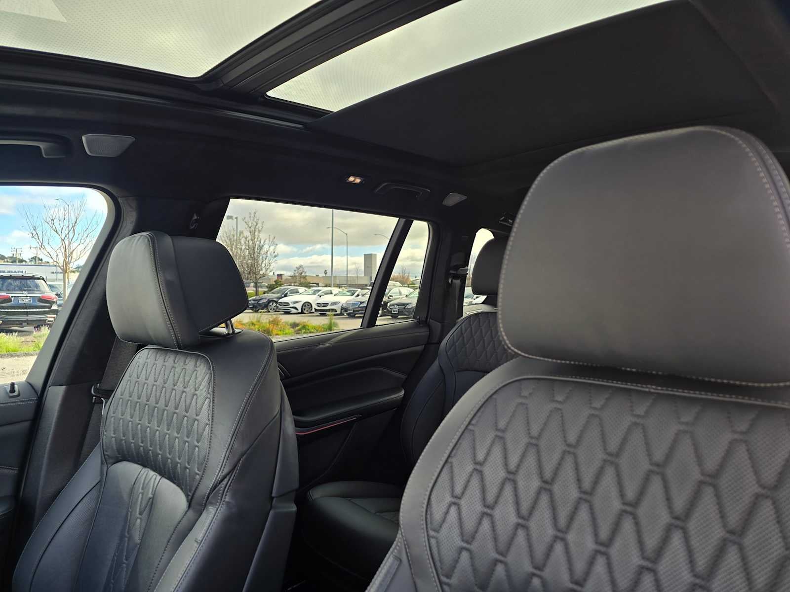 2025 BMW X7 M60i M60i