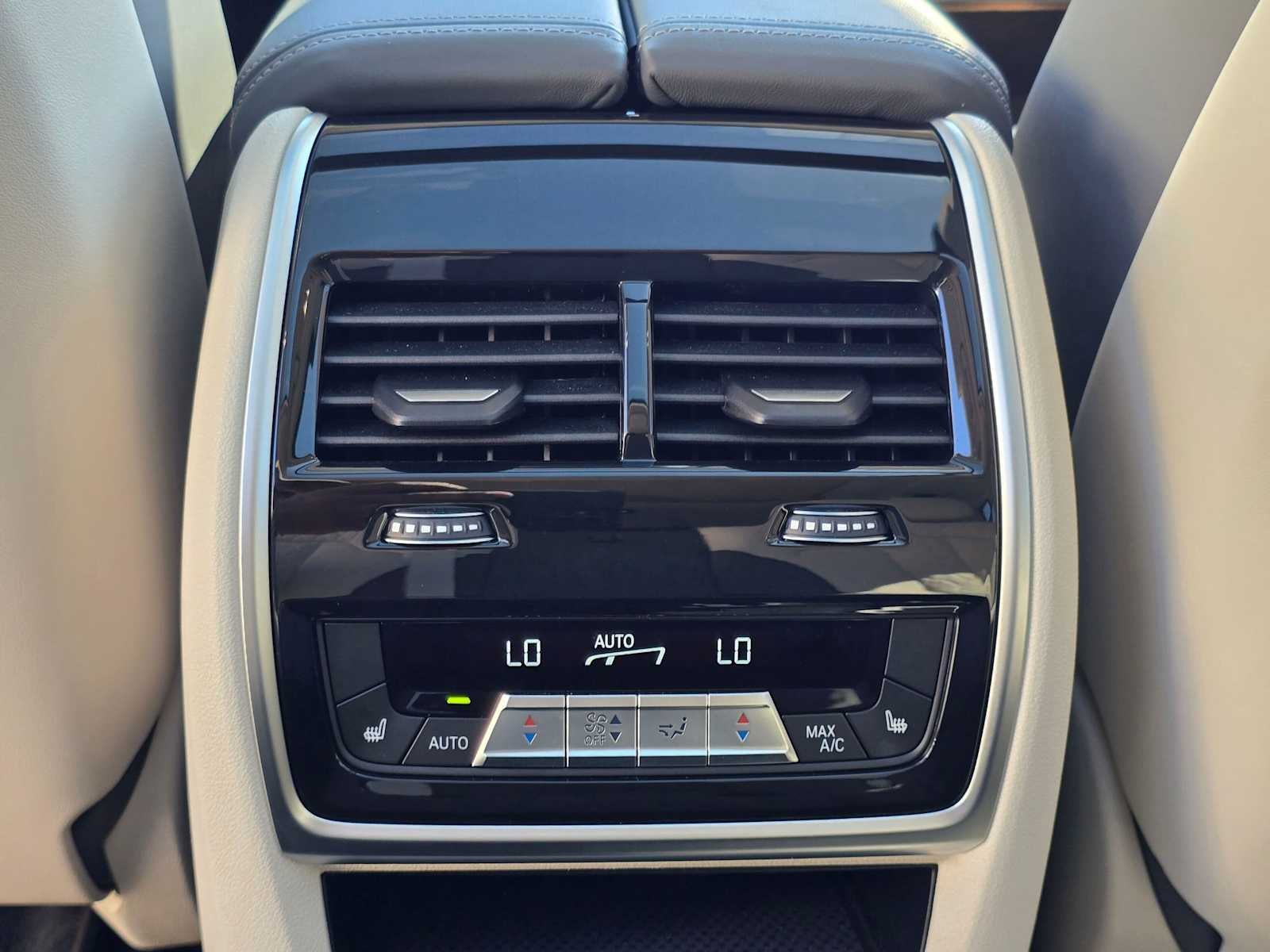 2024 BMW X7 M60i M60i