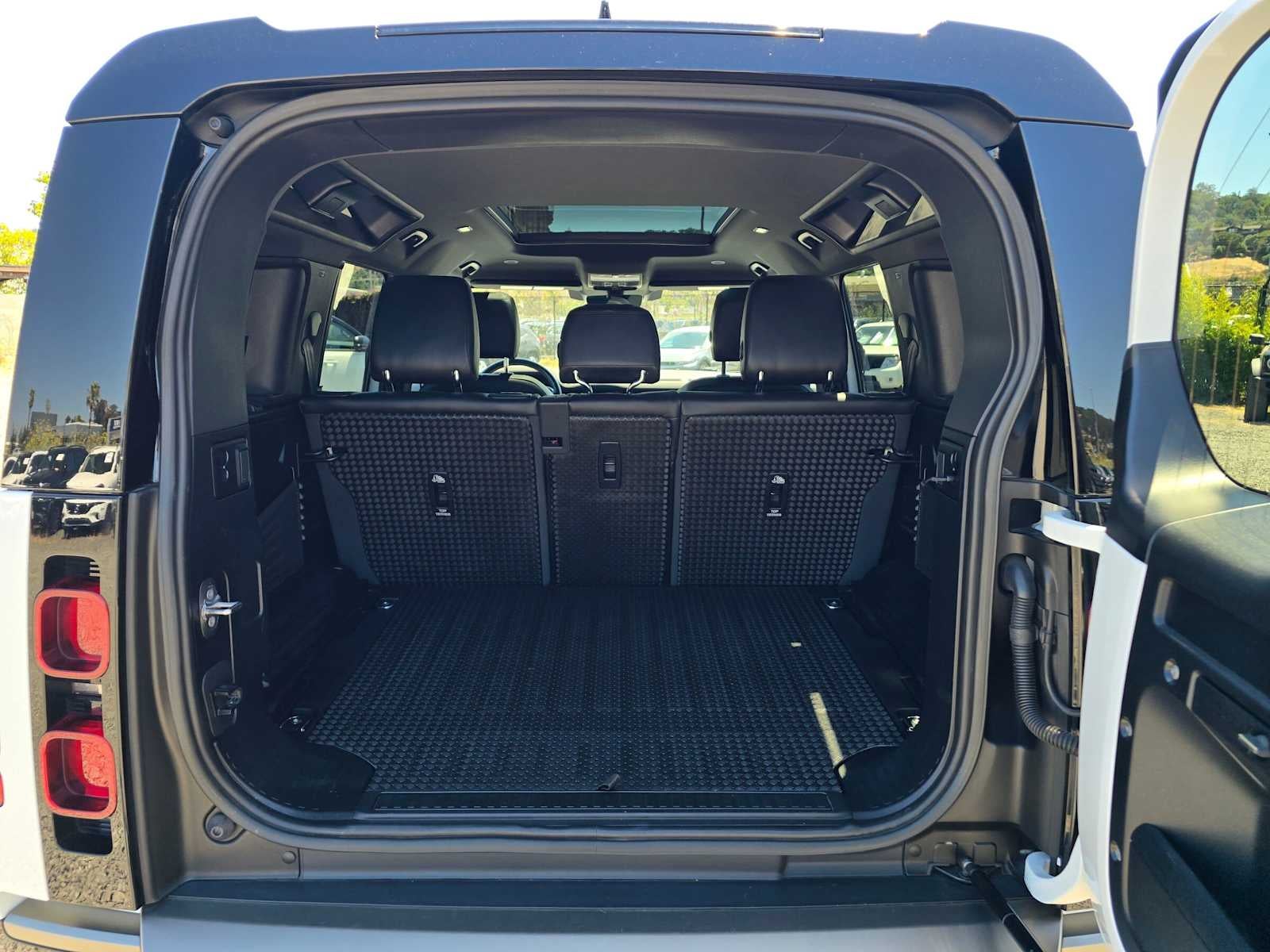 2023 Land Rover Defender X-Dynamic SE