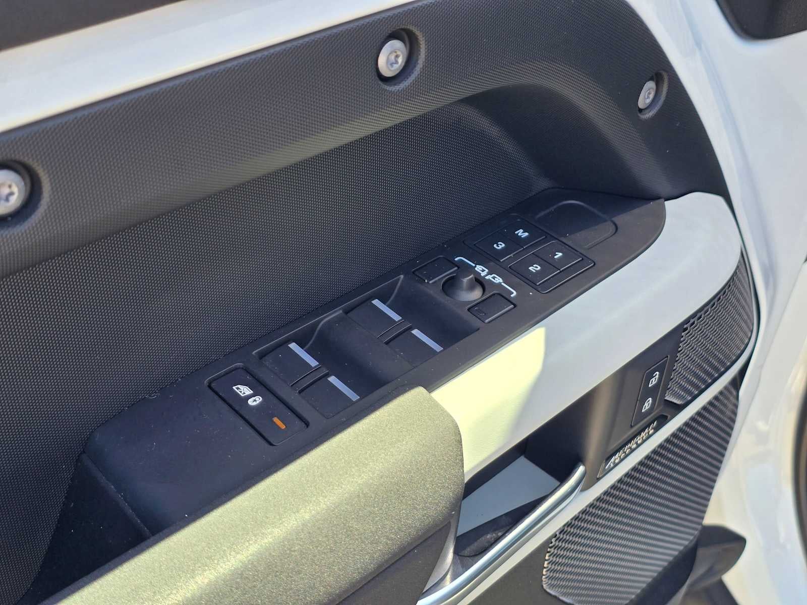 2023 Land Rover Defender X-Dynamic SE
