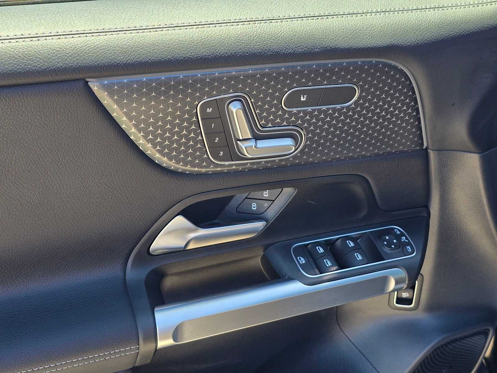 2026 Mercedes-Benz GLB 250 SUV