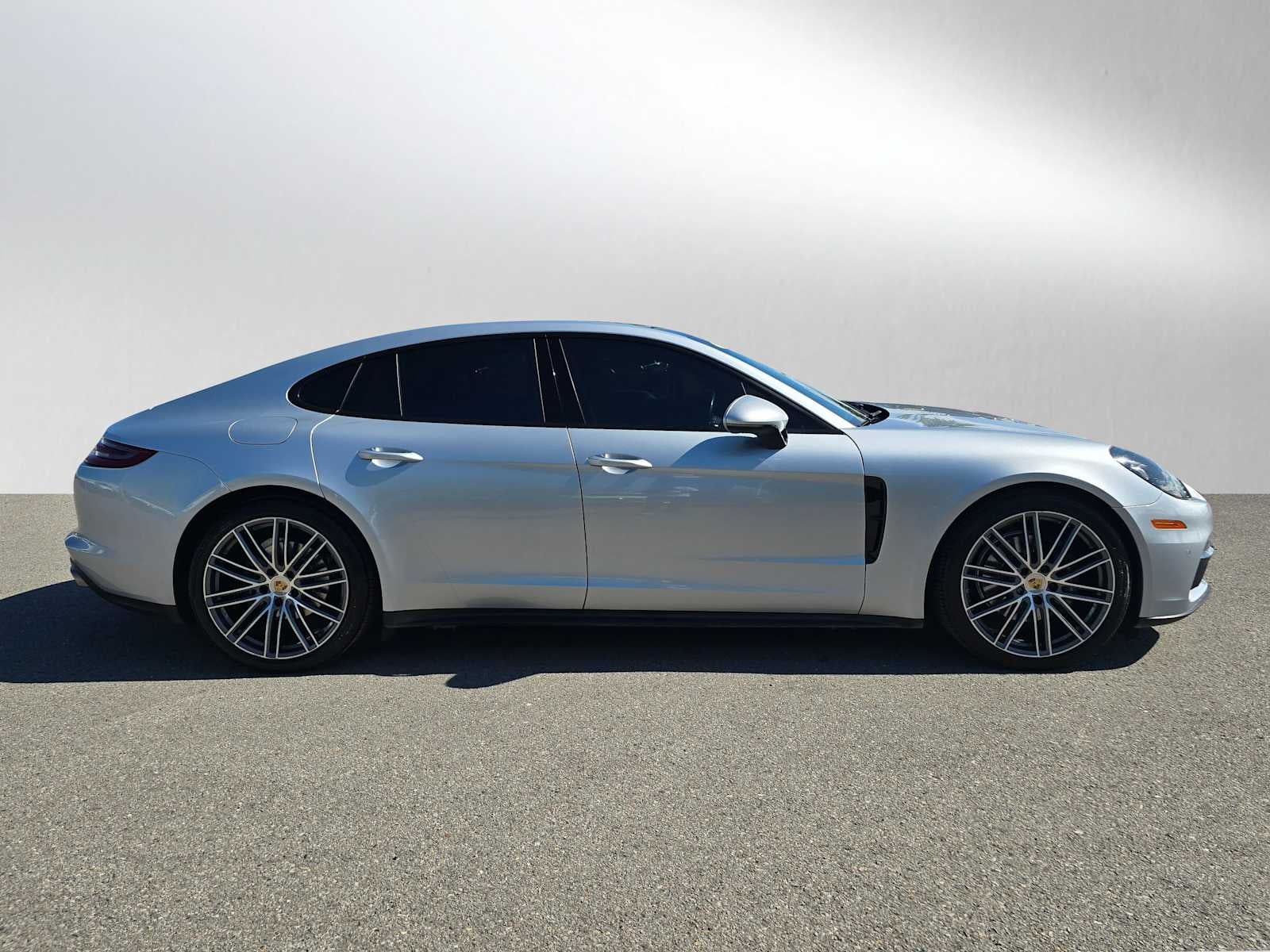 2018 Porsche Panamera RWD