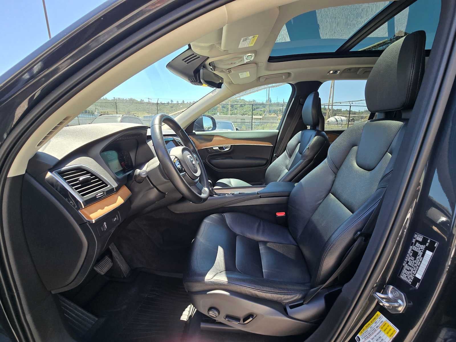 2021 Volvo XC90 Momentum