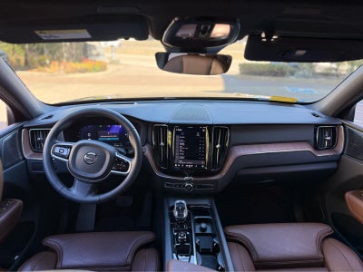 2023 Volvo XC60 Recharge Plug-In Hybrid Ultimate Dark Theme