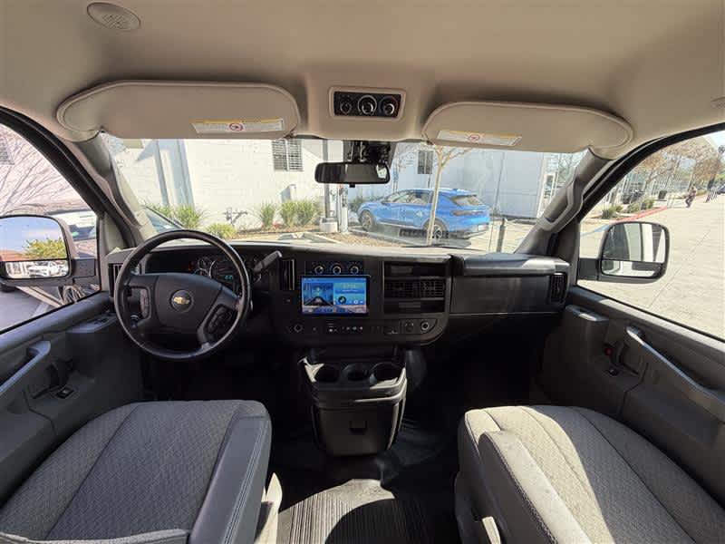 2022 Chevrolet Express Passenger LT
