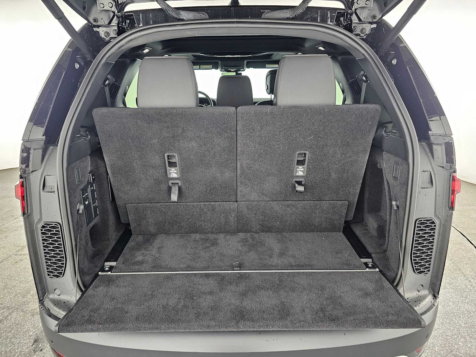 2025 Land Rover Discovery S