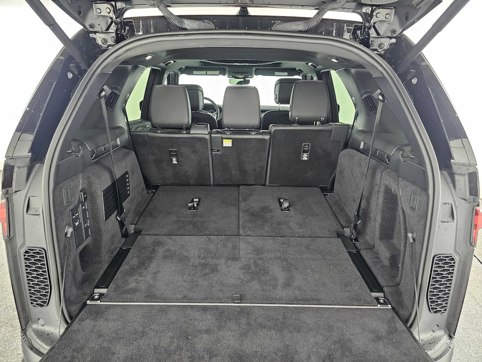 2025 Land Rover Discovery S