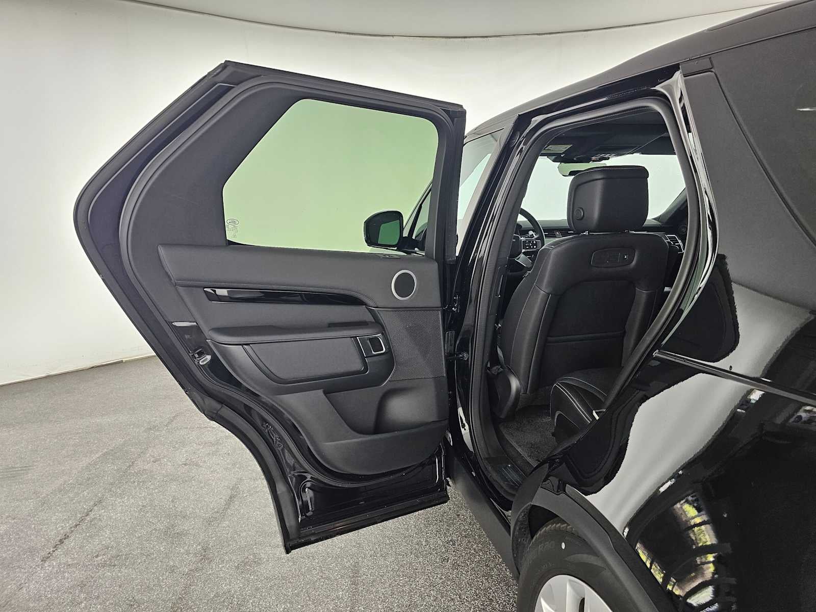 2025 Land Rover Discovery S