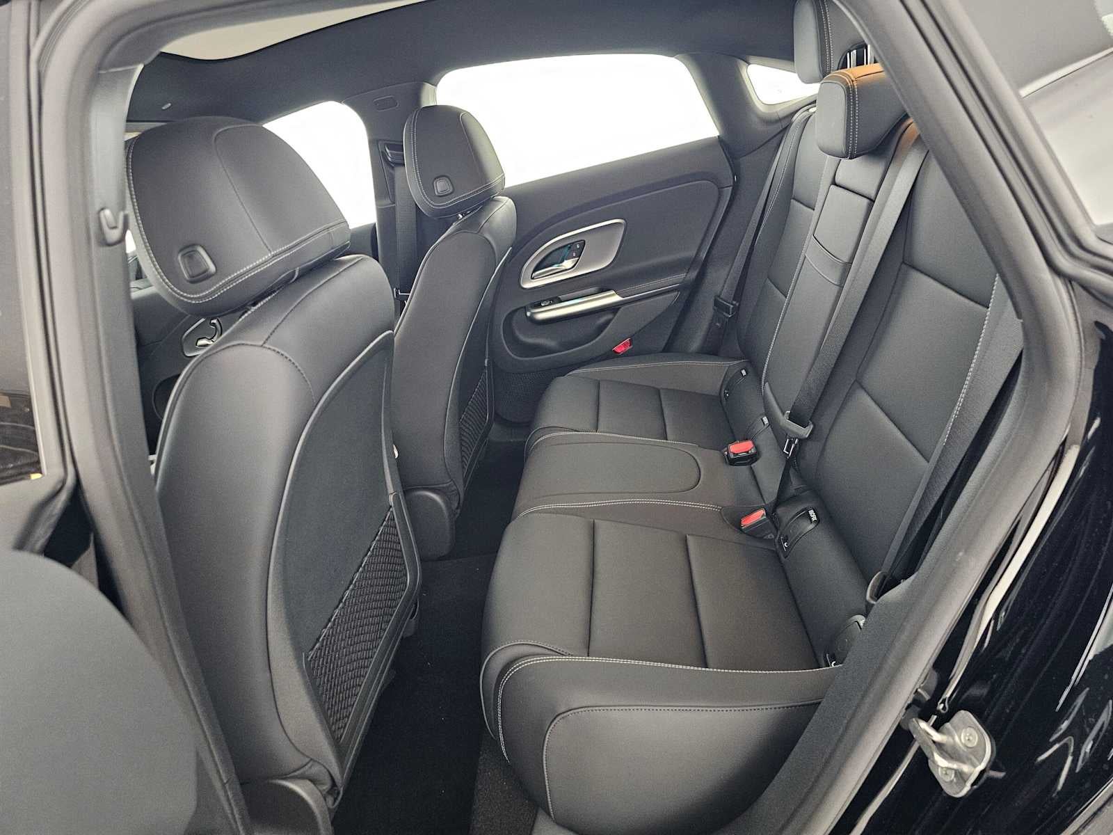 2027 Mercedes-Benz CLA 220 Hybrid FWD