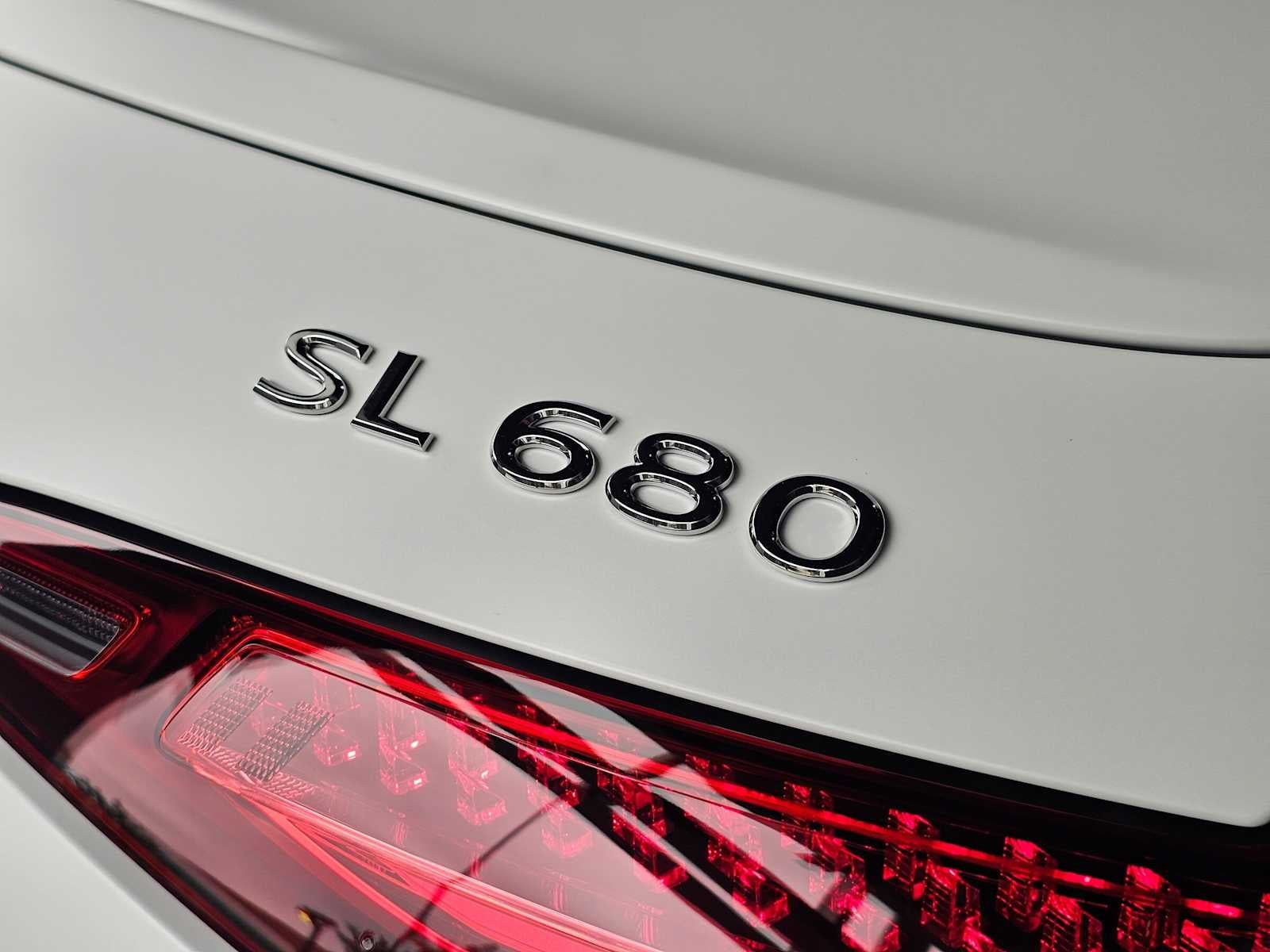 2026 Mercedes-Benz Maybach SL 680 Roadster