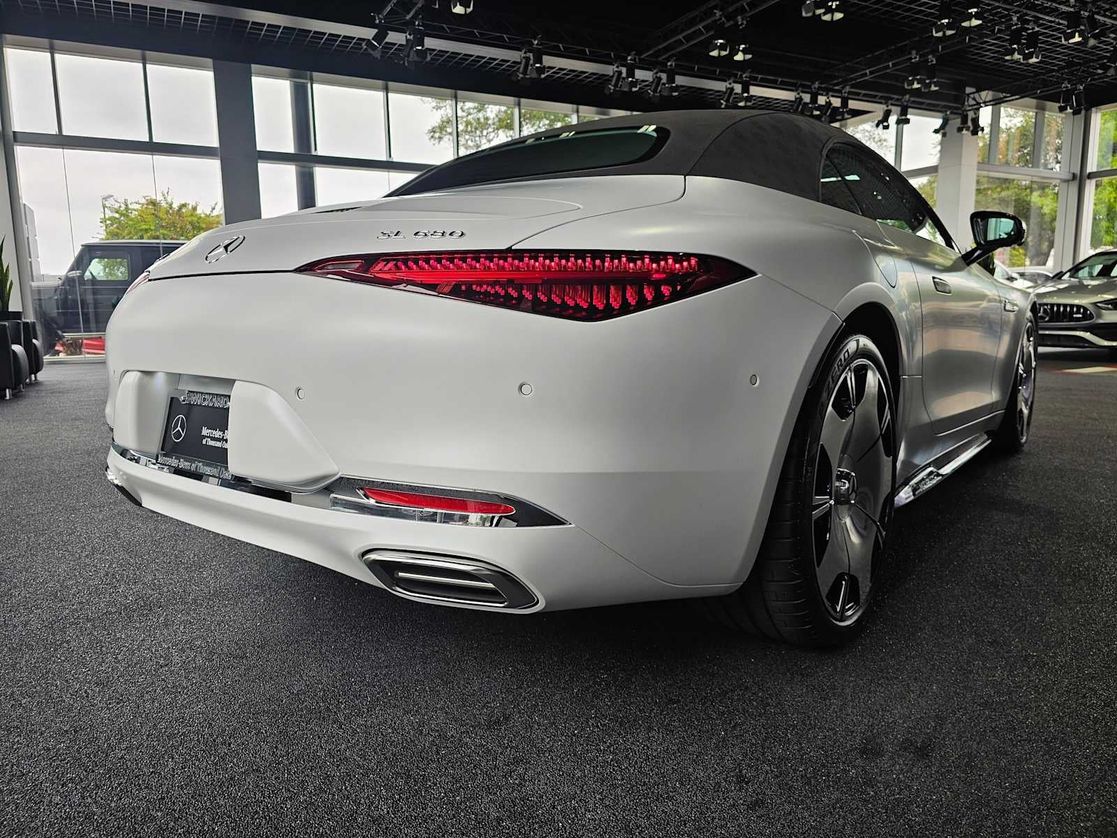 2026 Mercedes-Benz Maybach SL 680 Roadster