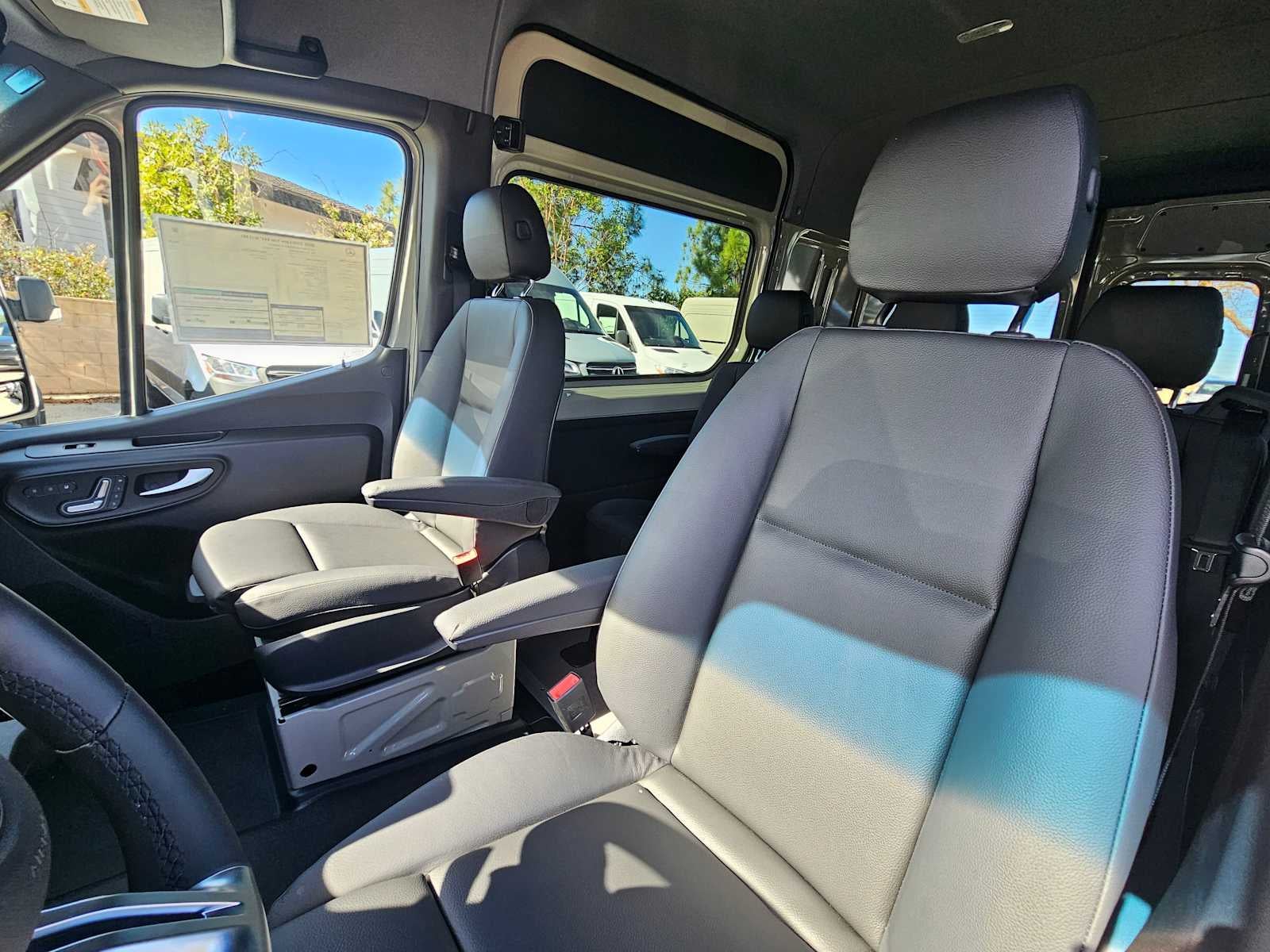 2025 Mercedes-Benz Sprinter 2500 Standard Roof I4 Diesel HO 144" RWD