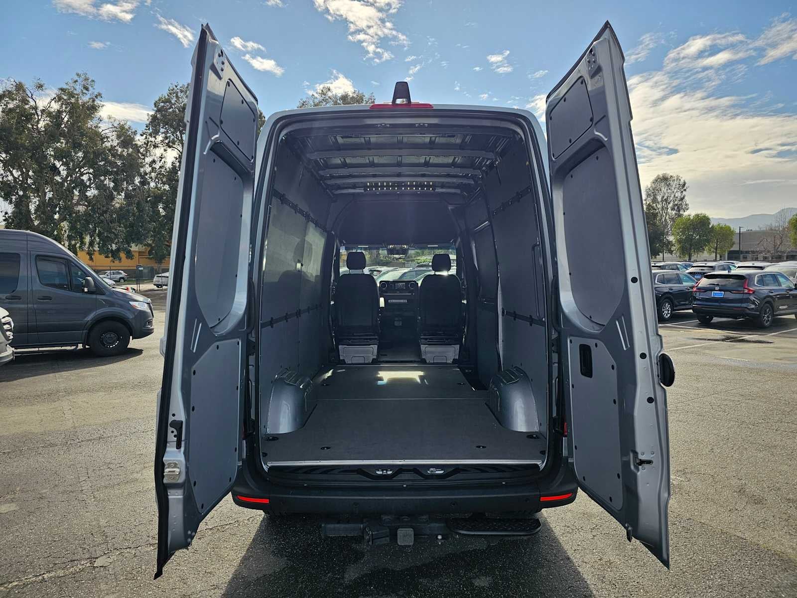 2025 Mercedes-Benz Sprinter 2500 Standard Roof I4 Diesel HO 144" RWD