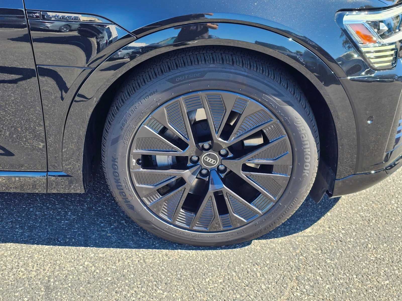 2024 Audi Q8 e-tron Prestige