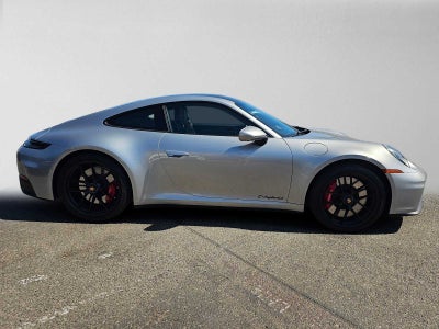 2025 Porsche 911 Carrera 4 GTS