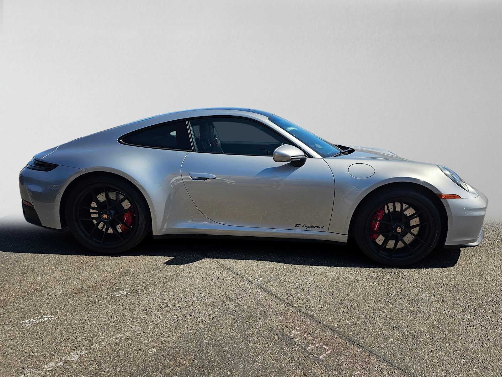 2025 Porsche 911 Carrera 4 GTS
