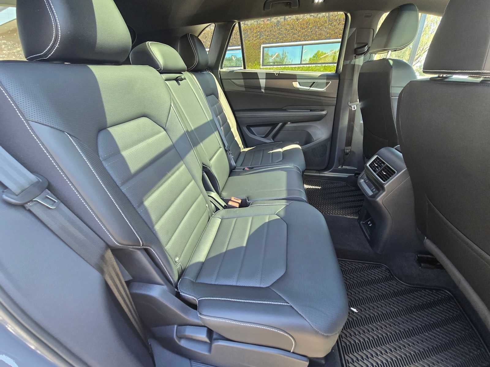 2025 Volkswagen Atlas Cross Sport 2.0T SEL R-Line Black