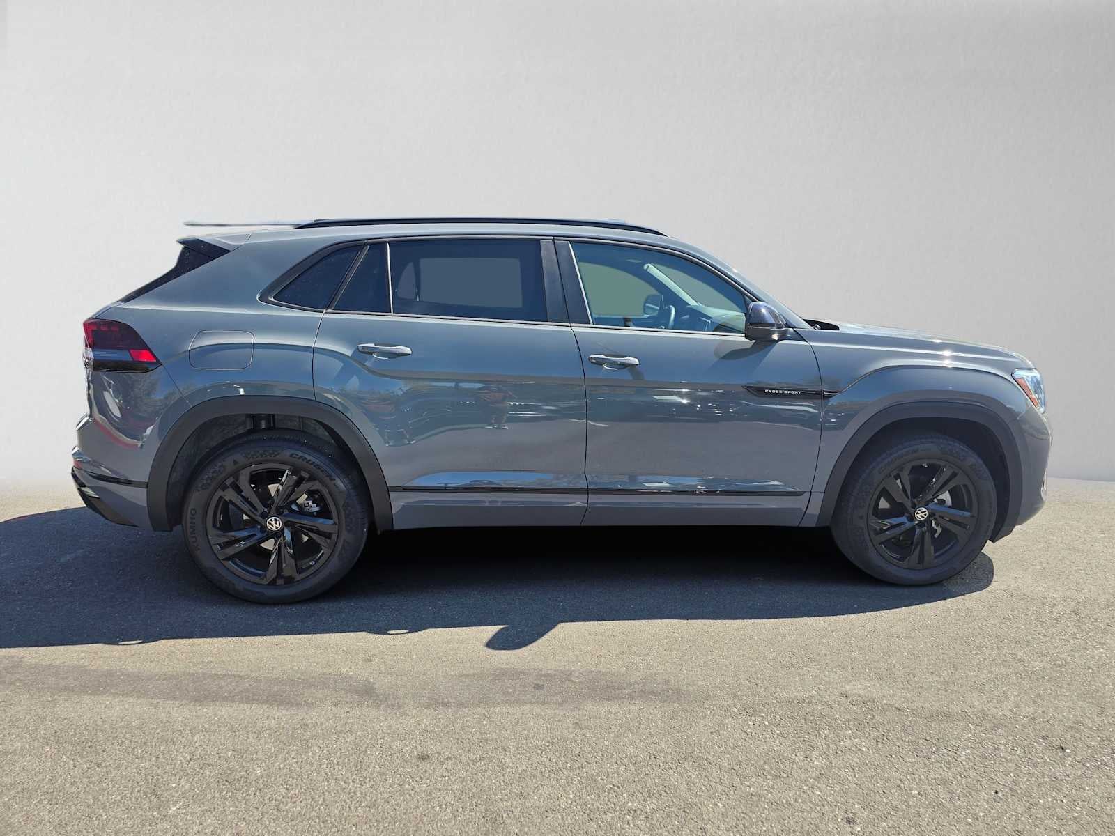 2025 Volkswagen Atlas Cross Sport 2.0T SEL R-Line Black