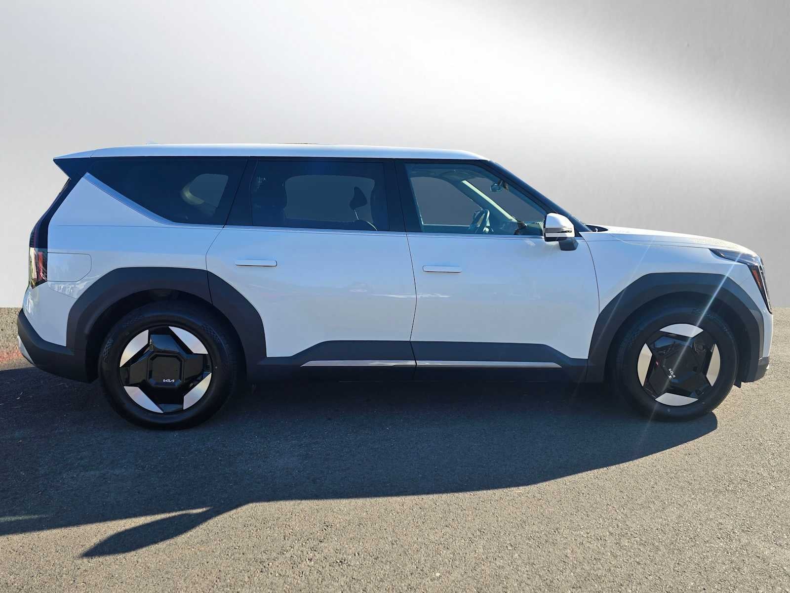 Used 2024 Kia Ev9 Light L/R with VIN KNDAB5S18R6020539 for sale in Palo Alto, CA