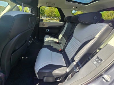 2025 Land Rover Discovery Metropolitan Edition