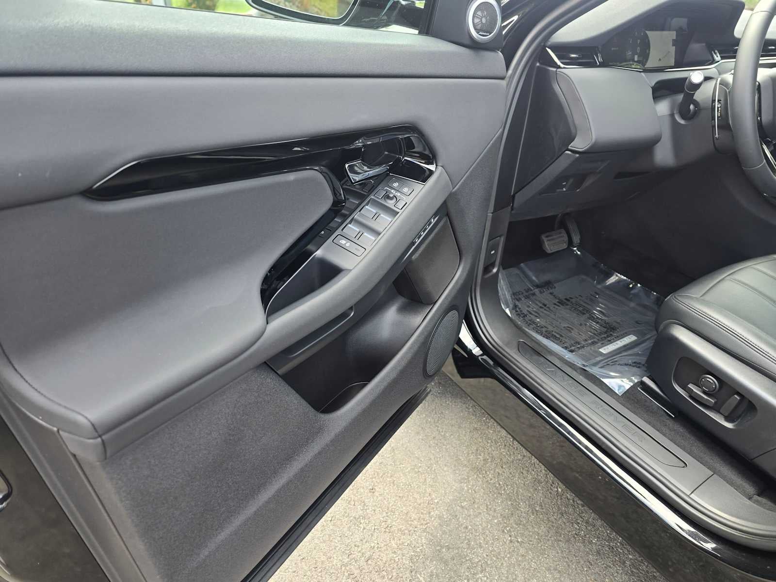 2025 Land Rover Range Rover Evoque Core S