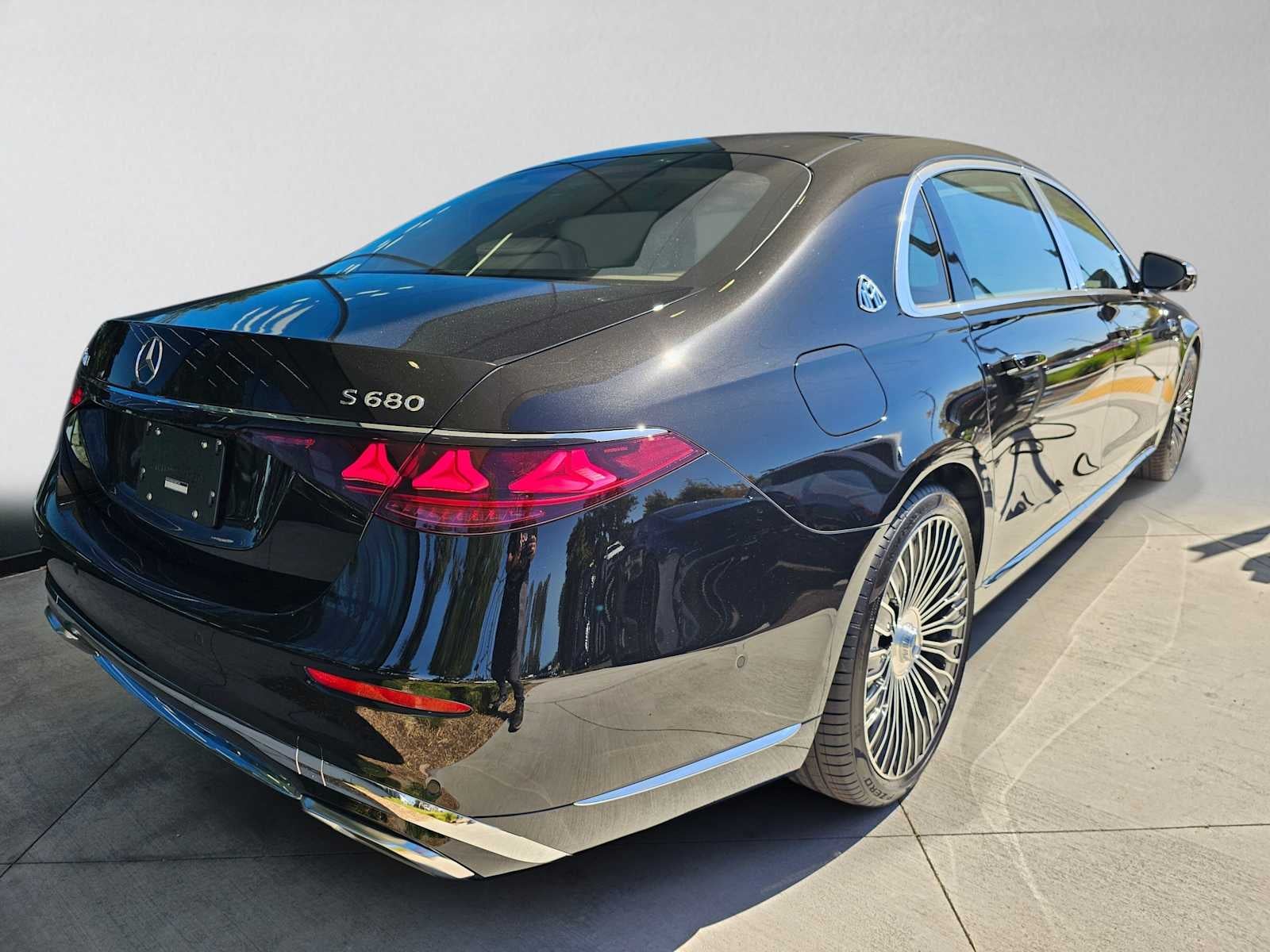 2027 Mercedes-Benz Maybach S 680 4MATIC® Sedan
