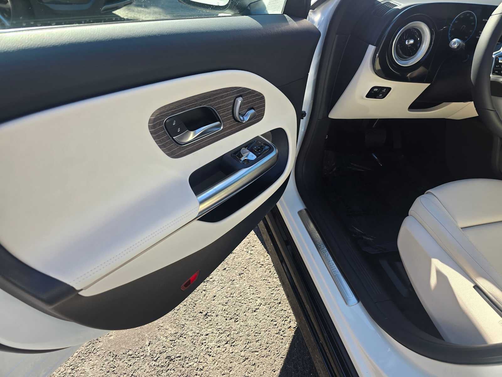 2027 Mercedes-Benz CLA 220 Hybrid FWD