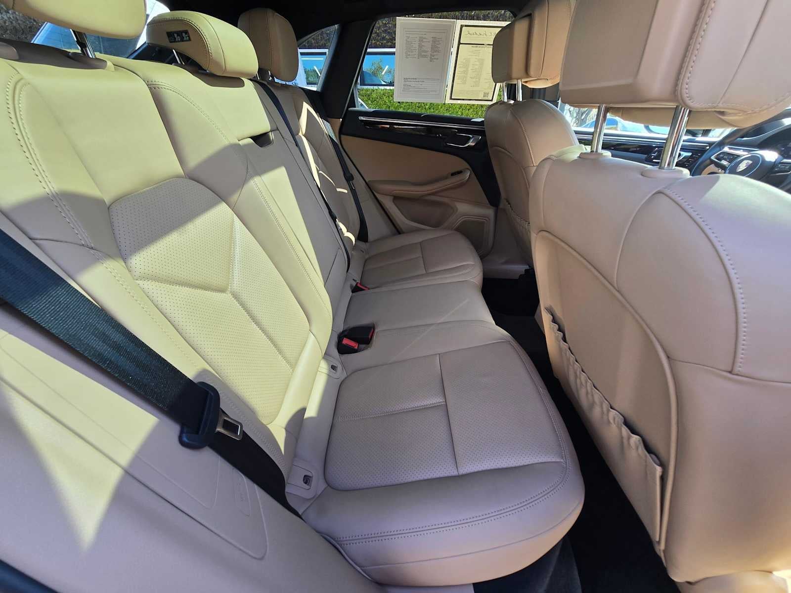2022 Porsche Macan AWD