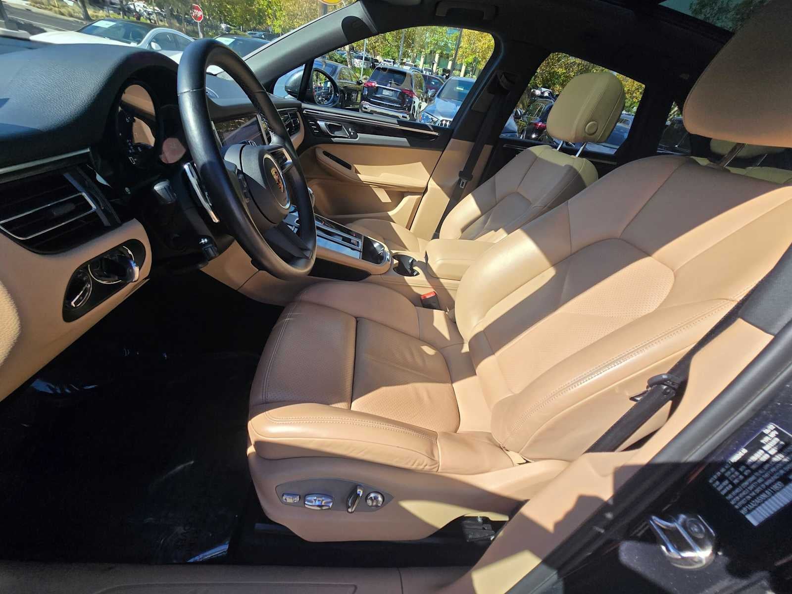 2022 Porsche Macan AWD