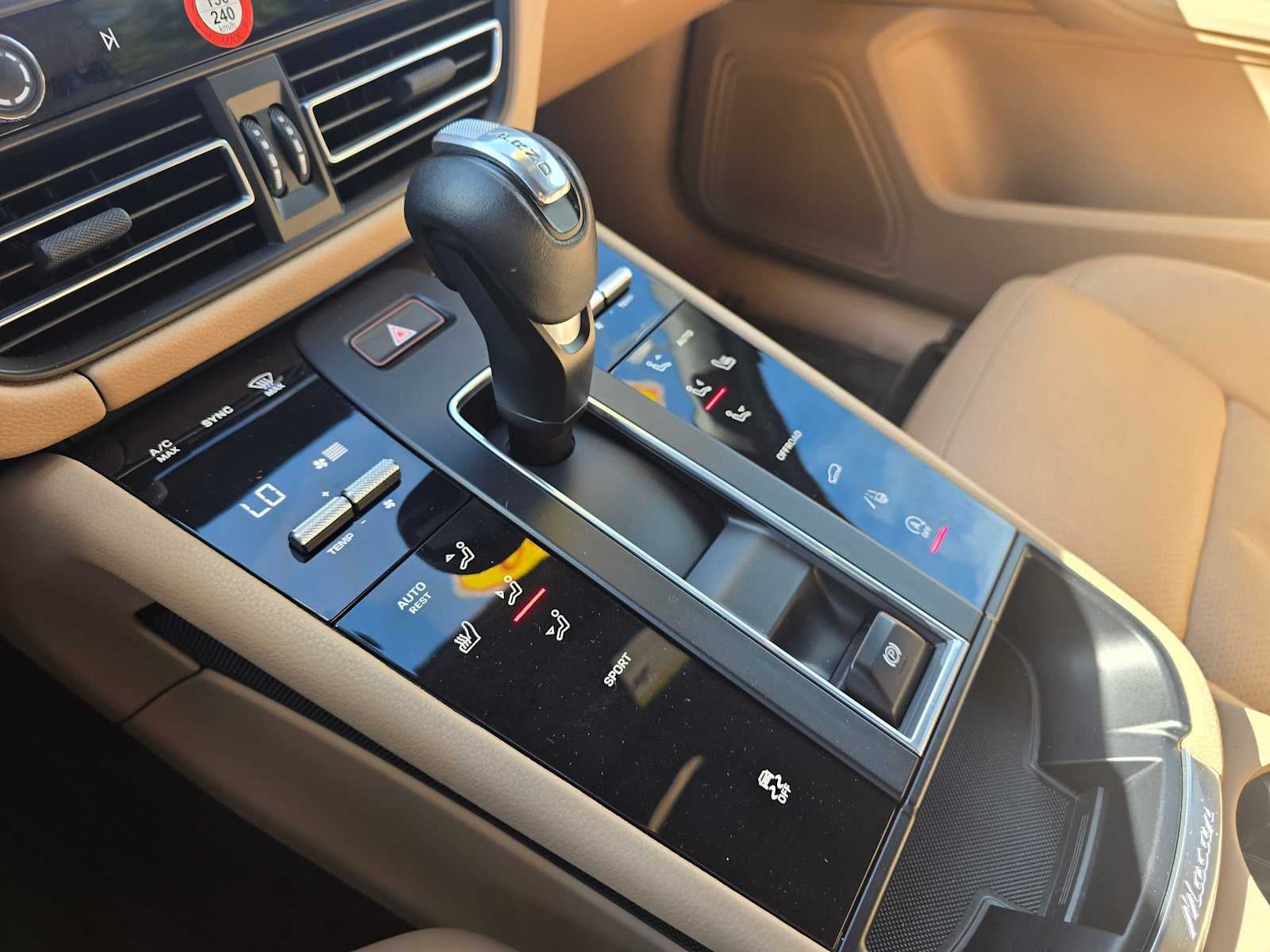 2022 Porsche Macan AWD