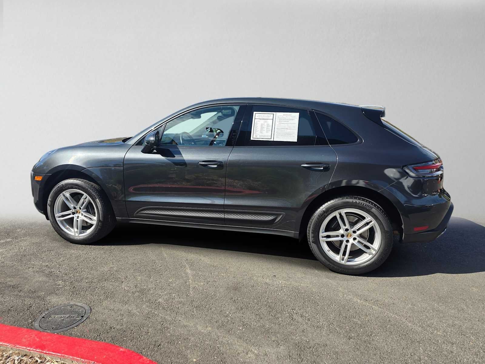 2022 Porsche Macan AWD