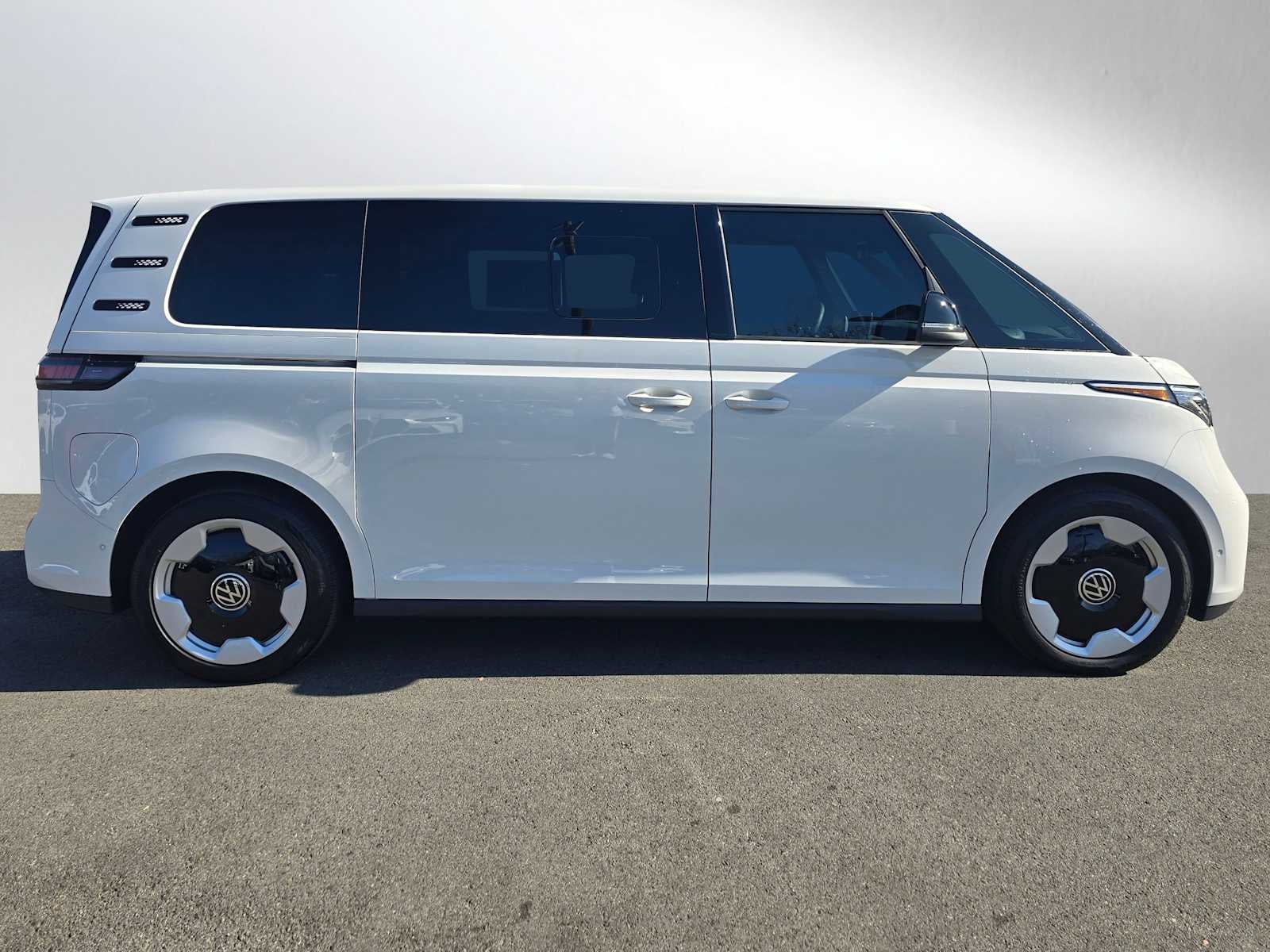 Used 2025 Volkswagen ID. Buzz PRO S with VIN WVGAWVEB2SH018722 for sale in Palo Alto, CA